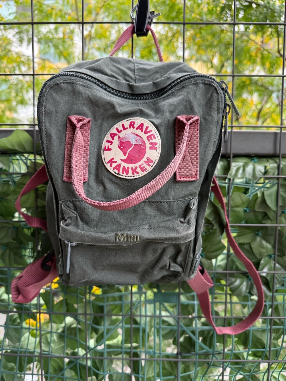 Fjallraven Kånken Mini Backpack in Olive Green with Pink Accents